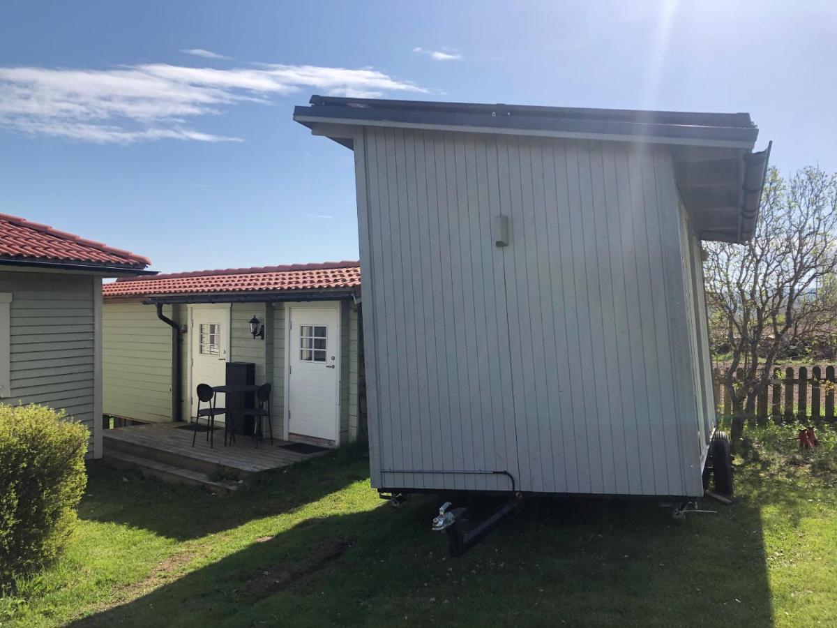 היו Two Small Guest Houses By Lake Rent Out As One מראה חיצוני תמונה