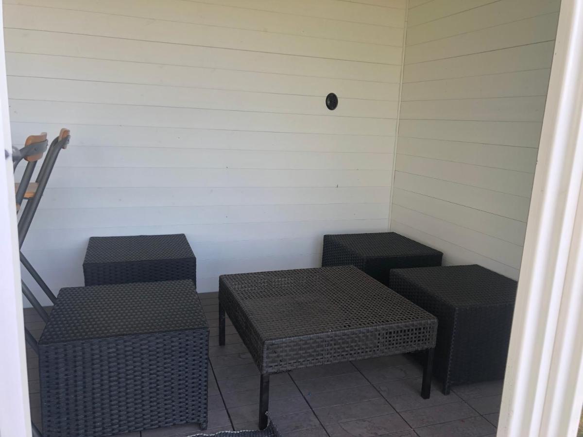 היו Two Small Guest Houses By Lake Rent Out As One מראה חיצוני תמונה