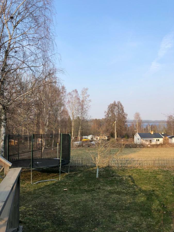 היו Two Small Guest Houses By Lake Rent Out As One מראה חיצוני תמונה