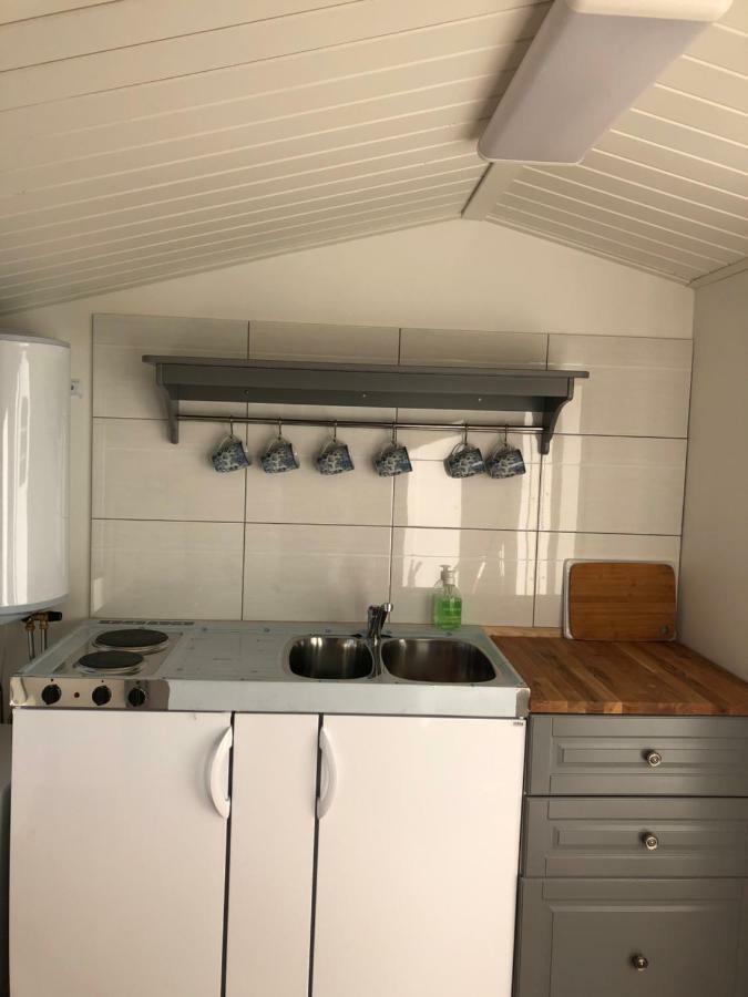 היו Two Small Guest Houses By Lake Rent Out As One מראה חיצוני תמונה